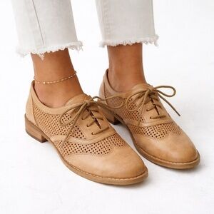 [Melrose & Market] Tan Flannery Perforated Oxfords